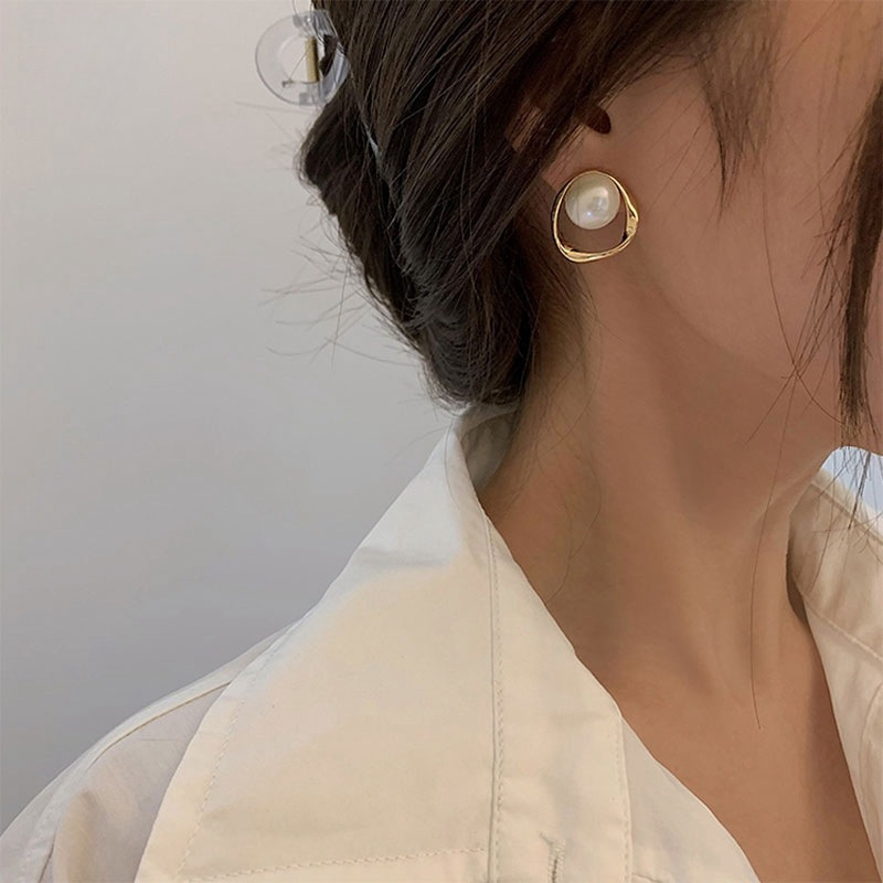 Elegant Pearl Earrings with Geometric Hollow Design Statement Bridal Jewelry