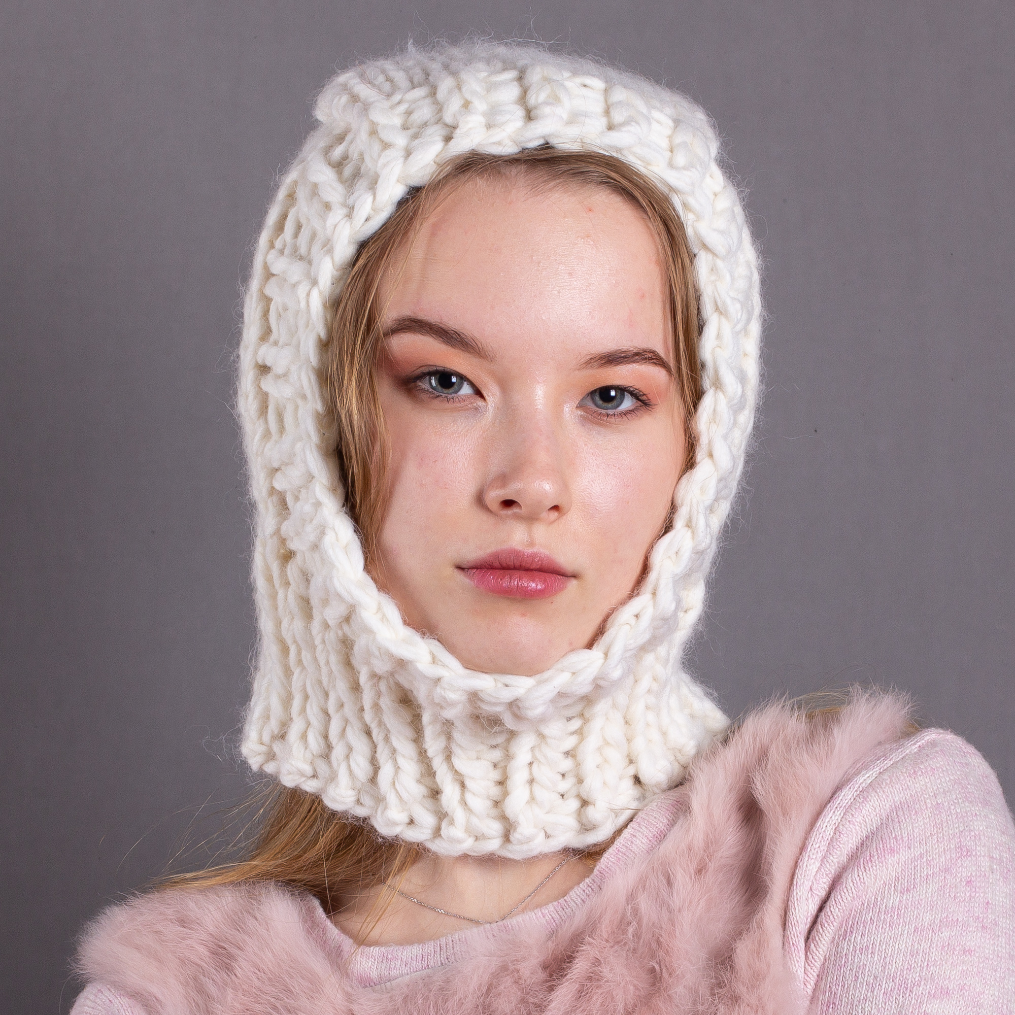 Balaclava made of thick wool. White color Inspire Uplift