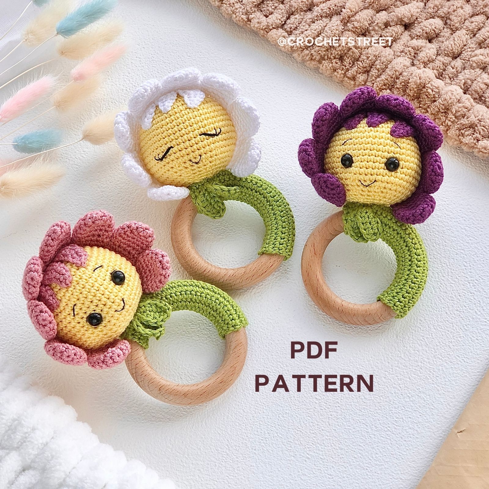 Baby Rattle Patterns Crochet pattern for babies: Daisy Flower Baby Rattles 0-6 mo | Inspire ...