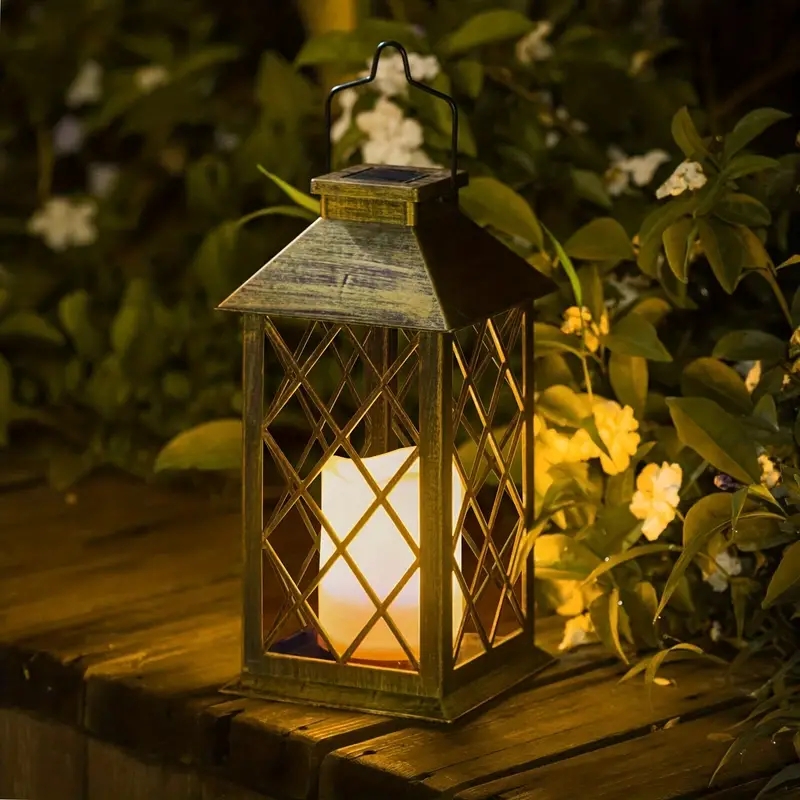 Solar Powered Outdoor Waterproof Courtyard Lights, Hollowed Out Candle Holders, Retro Pendant Lights for Garden, Lawn