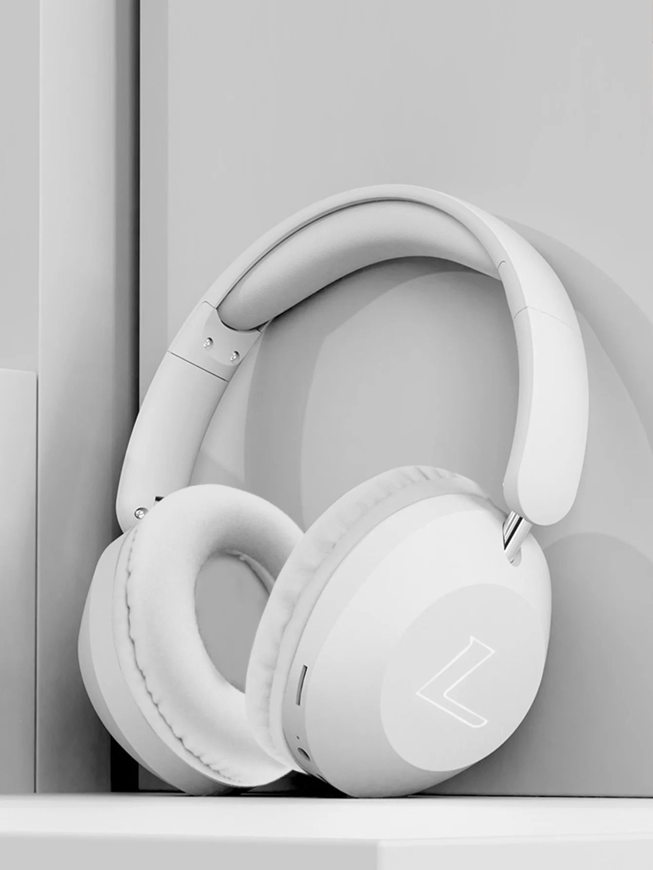 Over-Ear Wireless Headphones – High-Fidelity Bluetooth 5.3 Sport & Gaming Headset