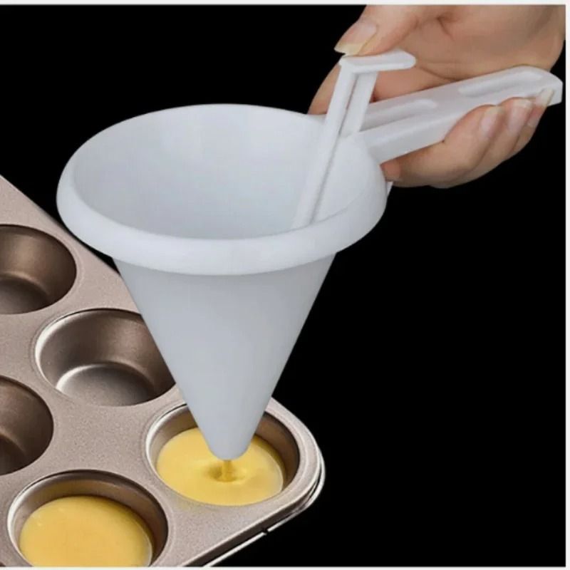 Adjustable Handheld Baking Funnel for Cream, Batter, and Chocolate