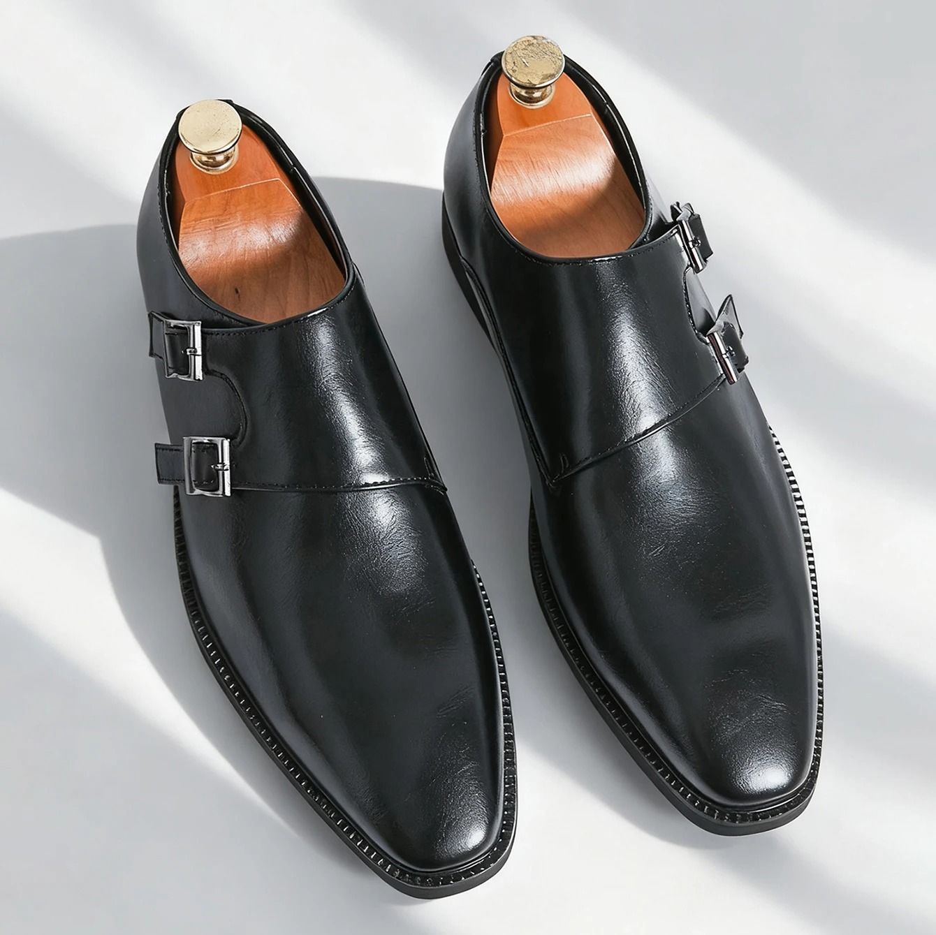 Classic Retro Monk Strap Leather Shoes for Men with Pointed Toe and Buckle Comfortable Business and Wedding Oxfords