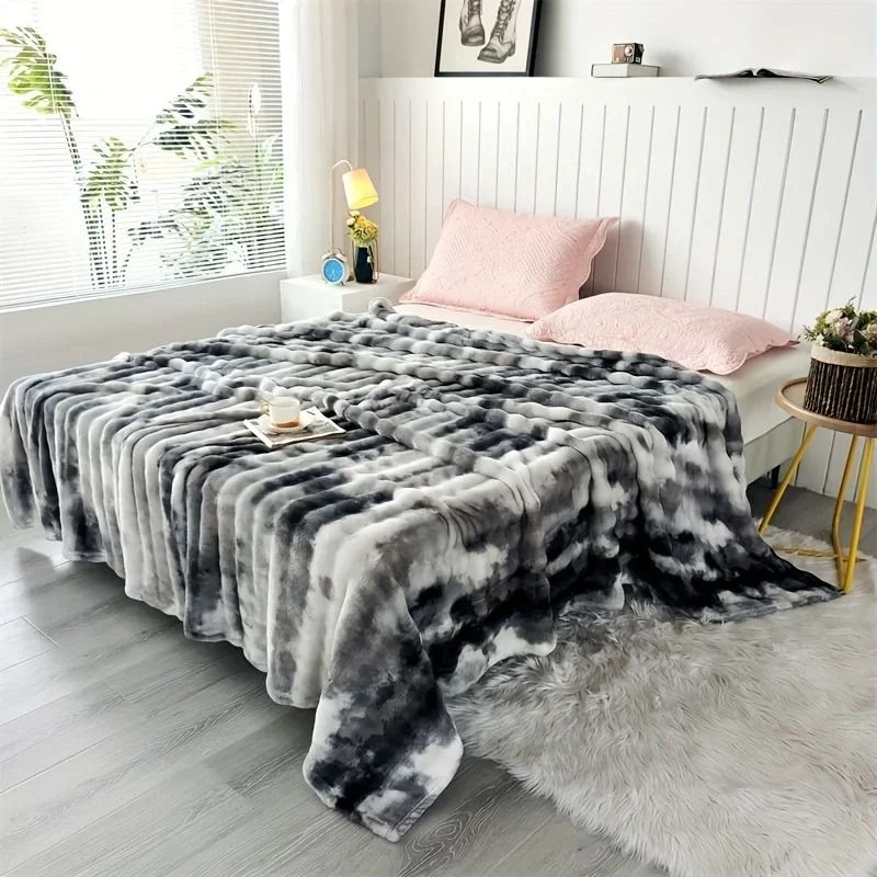 Luxurious Faux Rabbit Fur Bed Blanket (Ultra-Soft Thick Warm Throw for Sofa & Travel)