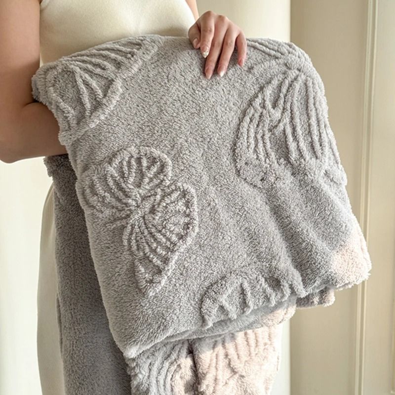 Coral Fleece Autumn Blanket with 3D Butterfly Embellishment (Soft Warm Winter Sofa & Four Seasons Throw)