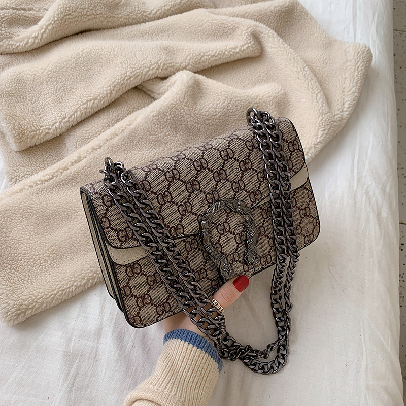 Lightweight Shoulder Bag for Women, Vintage Crossbody Purse with Multiple Compartments, Secure Magnetic Snap Daily Bag