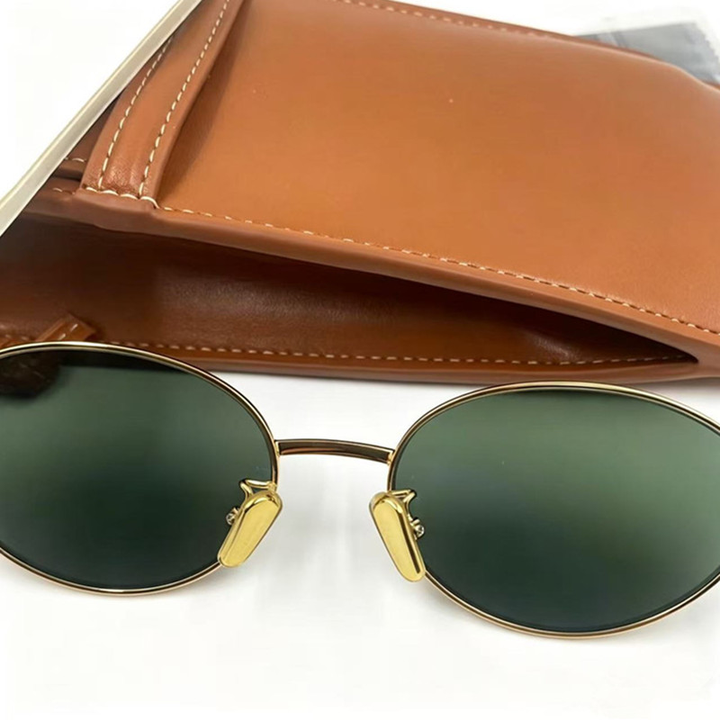 Designer Women's Fashion Oversized Sunglasses for Summer Style