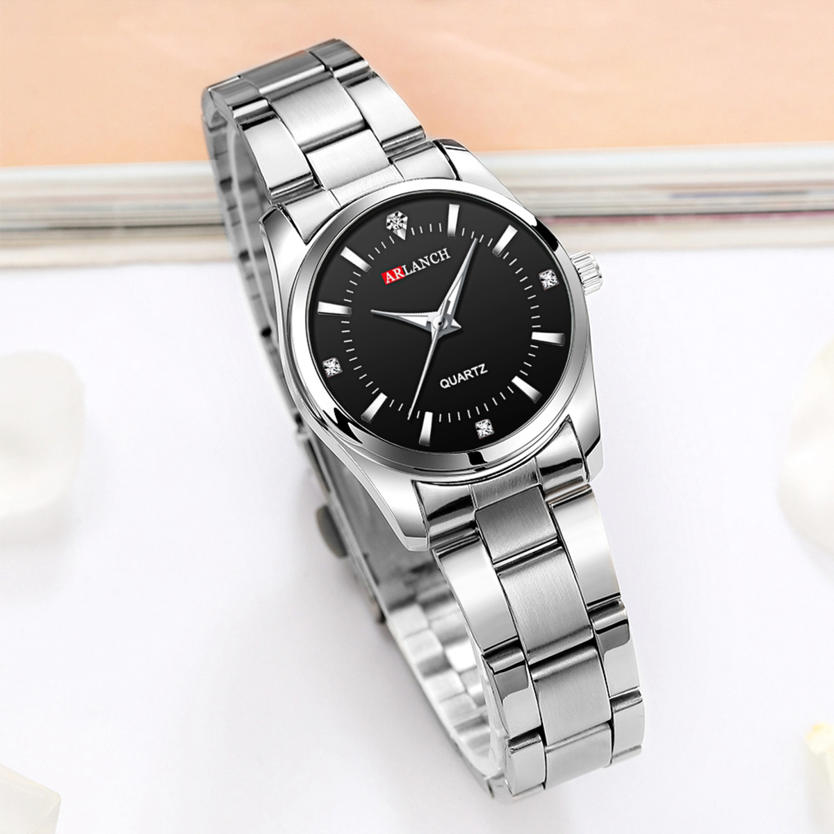 Stainless Steel Womens Quartz Watch 29mm Round Dial with Calendar