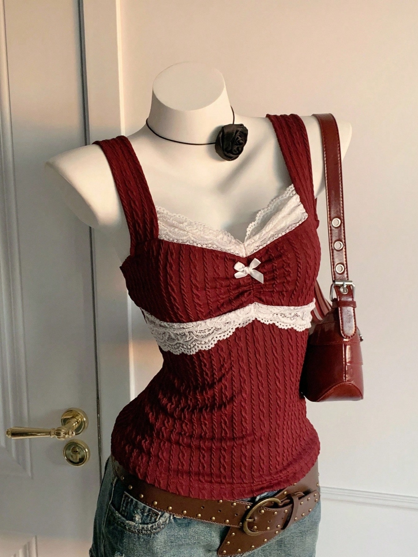 Elegant Lace Tank Top with Bow Detail Women's Camisole Summer Sleeveless Blouse