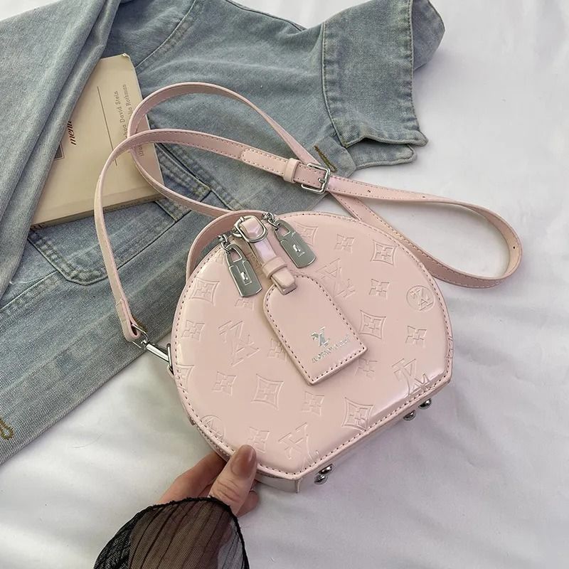 French Style Retro Designer Shoulder Bag for Women Elegant Single Shoulder Handbag