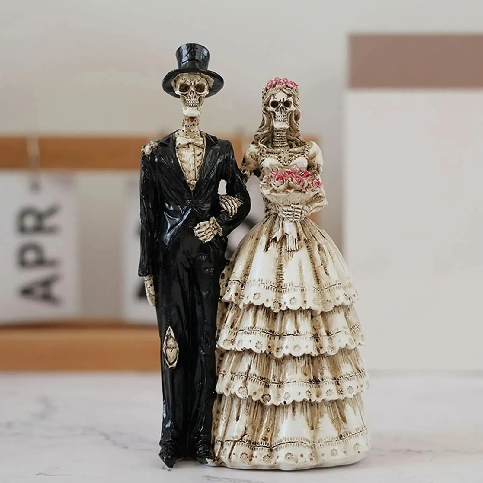 Gothic Halloween Skeleton Couple Resin Bride and Groom Skull Sculpture