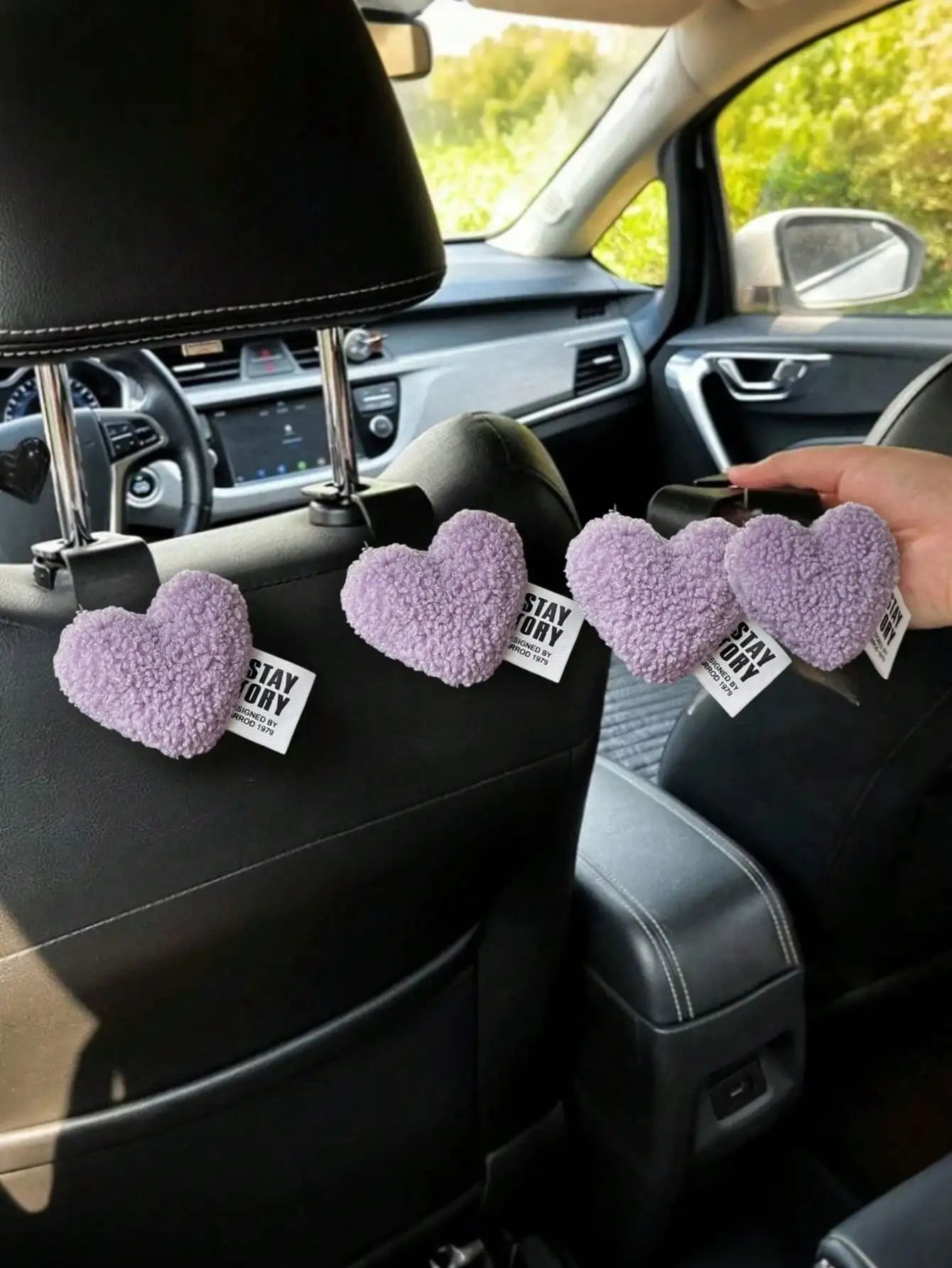 Plush Heart Car Seat Hooks – Cute Heavy-Duty Backseat Hangers for Bags, Clothes & Accessories