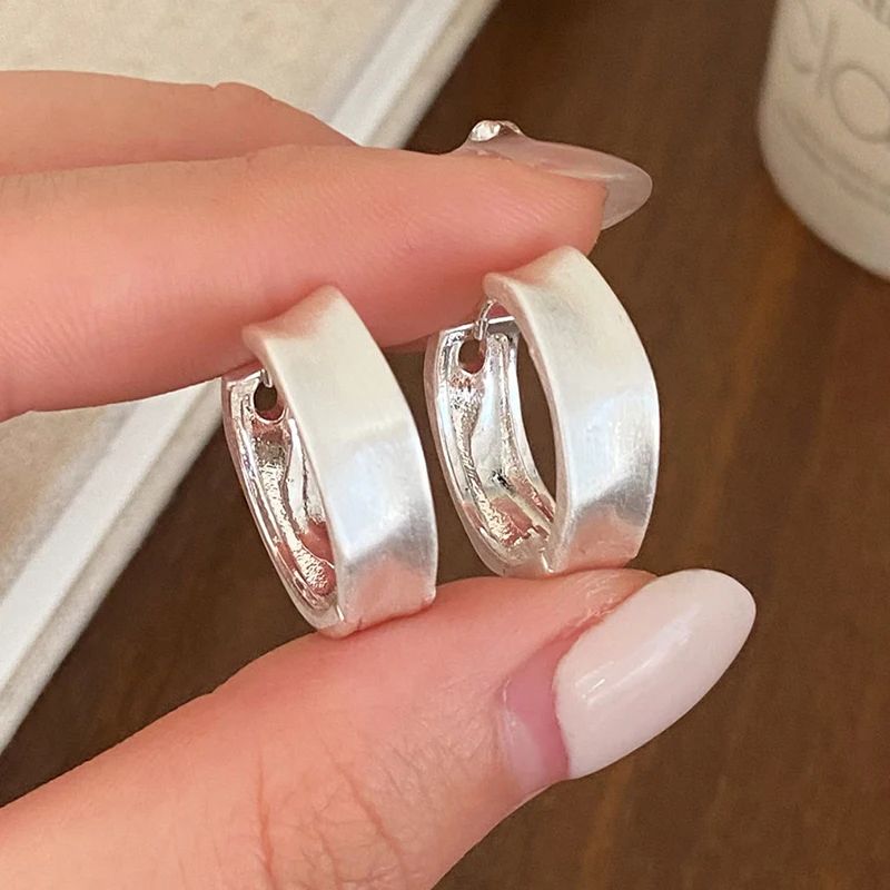 Minimalist Brushed Sterling Silver Hoop Earrings with 18K Gold Finish – Vintage-Inspired Irregular Design