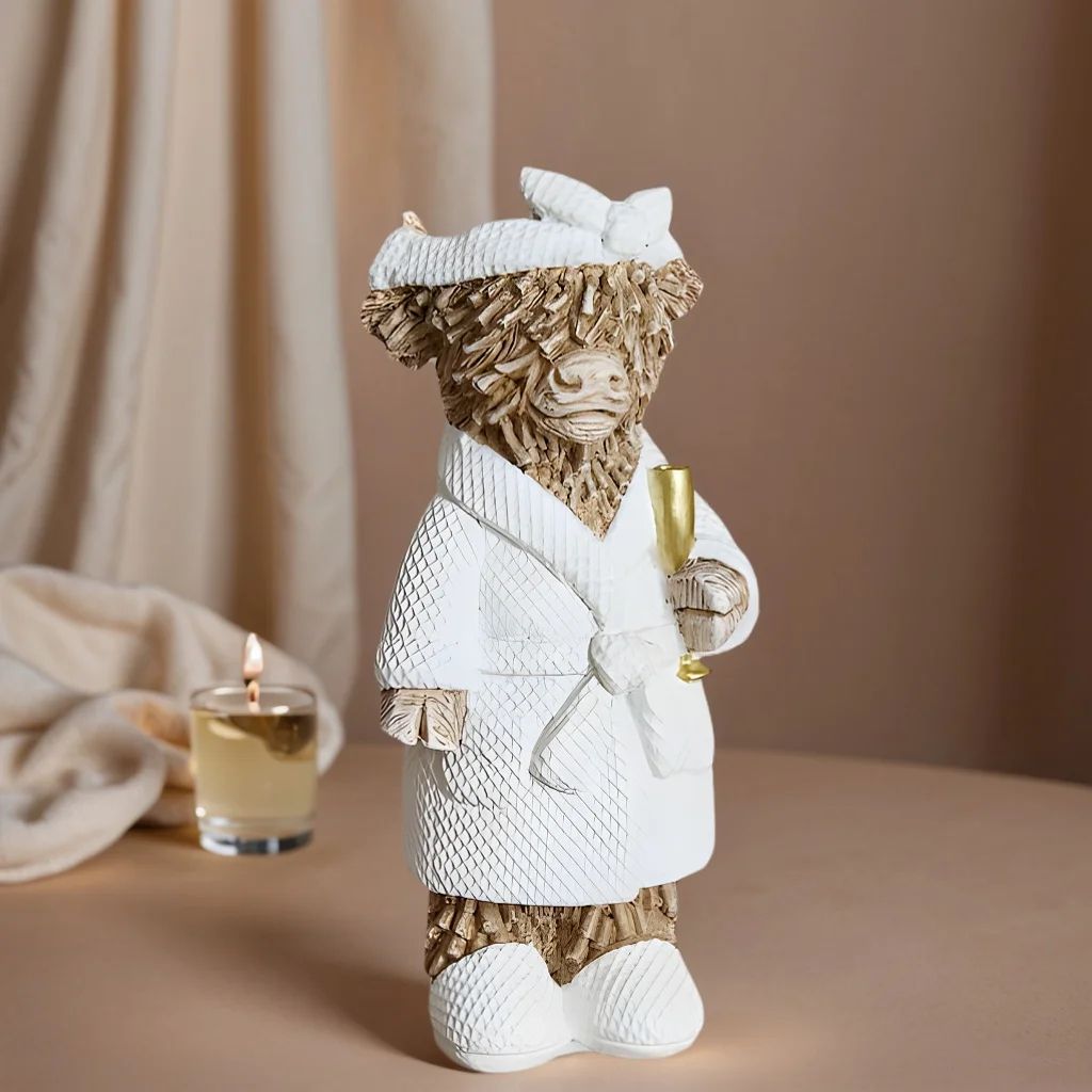 Highland Cow Champagne Statue - Funny Farmhouse Home Decor Figurine in Premium Resin