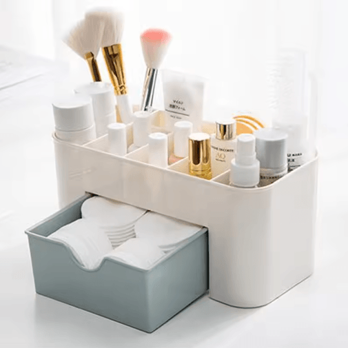 Protect your beauty tools and extend their life with this Mesh Makeup Brush Drying and Storage Bag designed for airflow