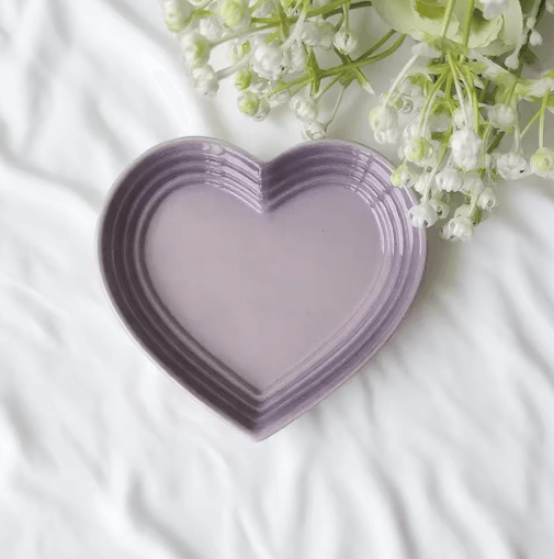 Heart-Shaped Raised Ceramic Pet Bowl for Cats and Small Dogs