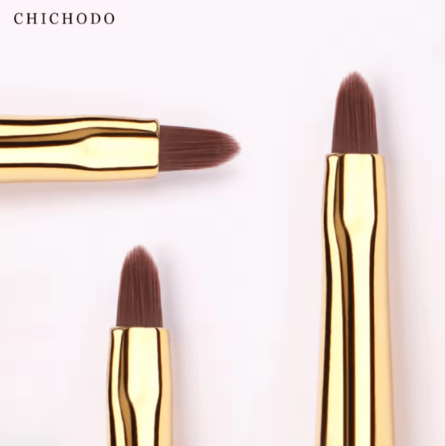 CHICHODO Red Rose Lip and Eyeliner Brush for Precise Definition and Smooth Application