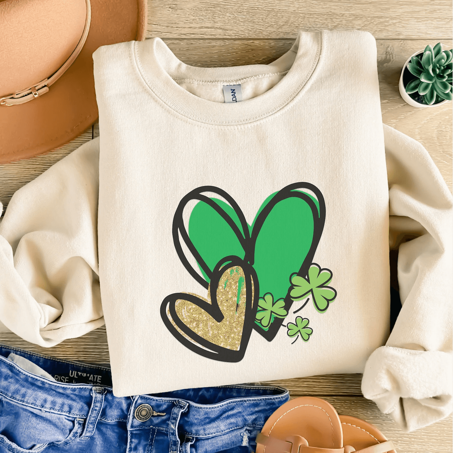 St. Patricks Day Shirt Women Cute Lucky Shamrock Vintage Irish Tee Crewneck