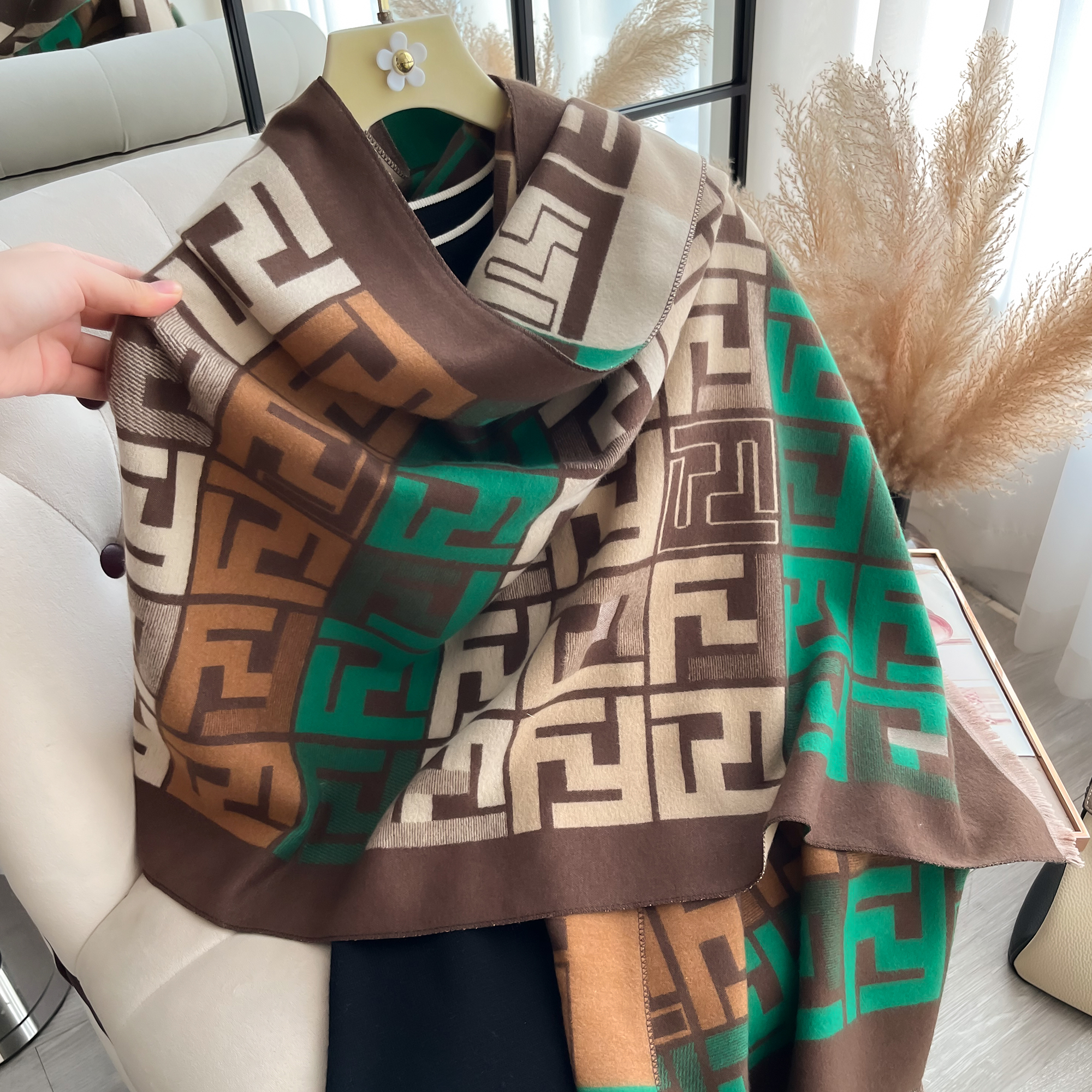 Warm Soft Luxury Women Two-Sided Print Pashmina Fashion Shawl Coldproof Windproof Blanket Scarf for Winter Outdoor